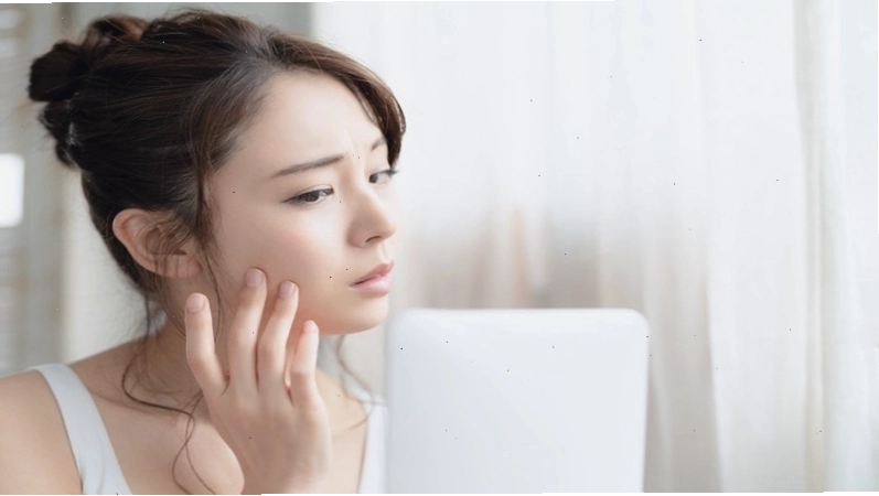 Tác động của tia UV lên da mặt khiến da khó trắng hơn