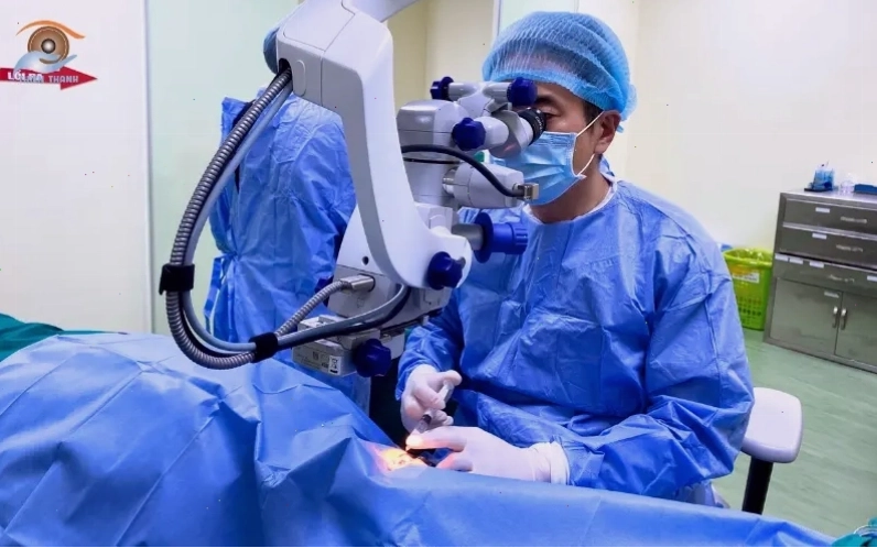 Tầm quan trọng của việc nằm sấp sau mổ bong võng mạc