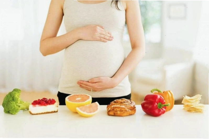 Thai nhi 5 tháng tuổi đang phát triển trong bụng mẹ