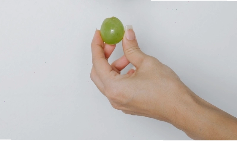 Thai nhi 9 tuần tuổi có kích thước bằng quả nho