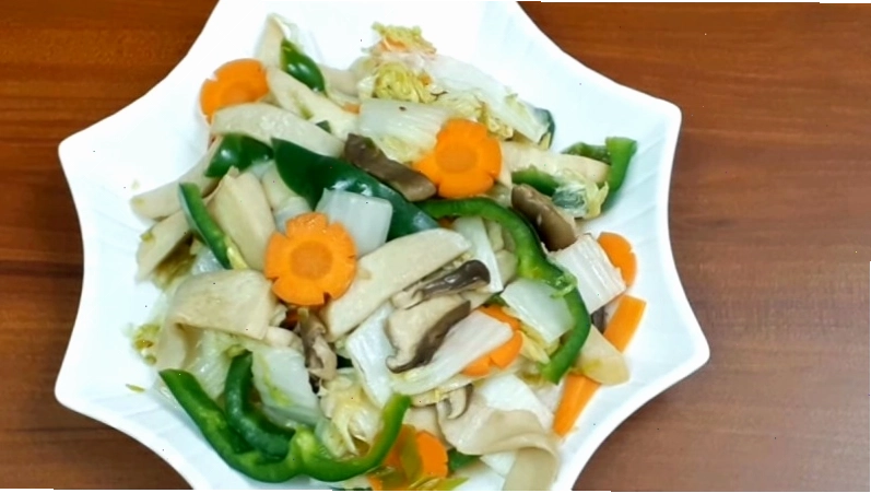 Thành phẩm món nấm bào ngư xào rau củ