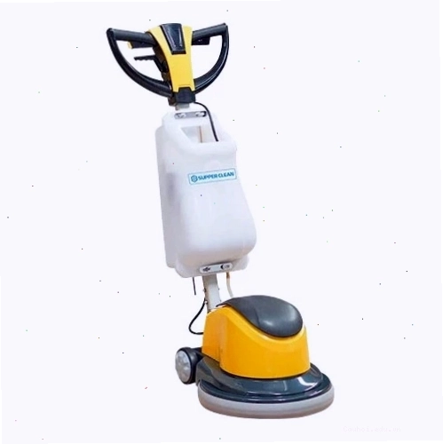 Thao tác vắt khô nước trên cây lau nhà tự vắt