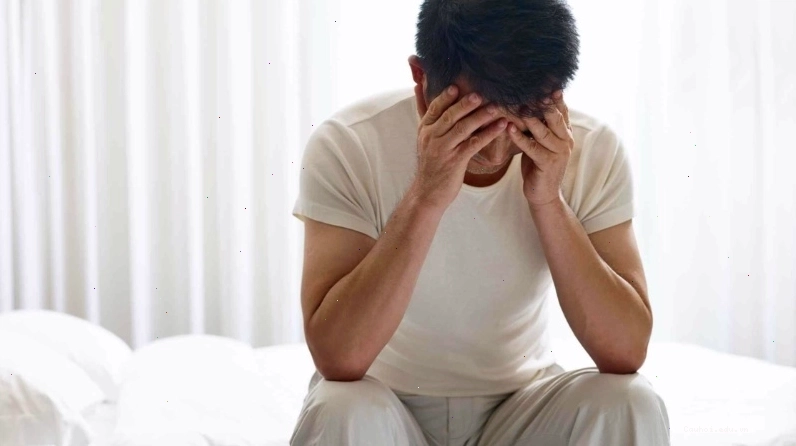 Tình trạng suy giảm testosterone ở nam giới có thể là một trong những nguyên nhân khiến cậu nhỏ sáng dậy không chào cờ