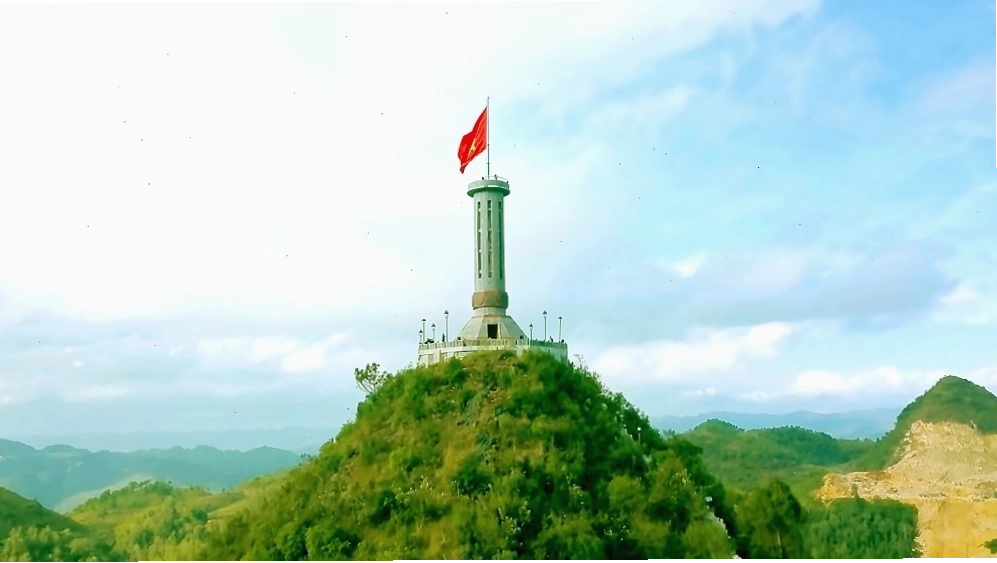 Toàn cảnh khu vực Cột cờ Lũng Cú nhìn từ xa
