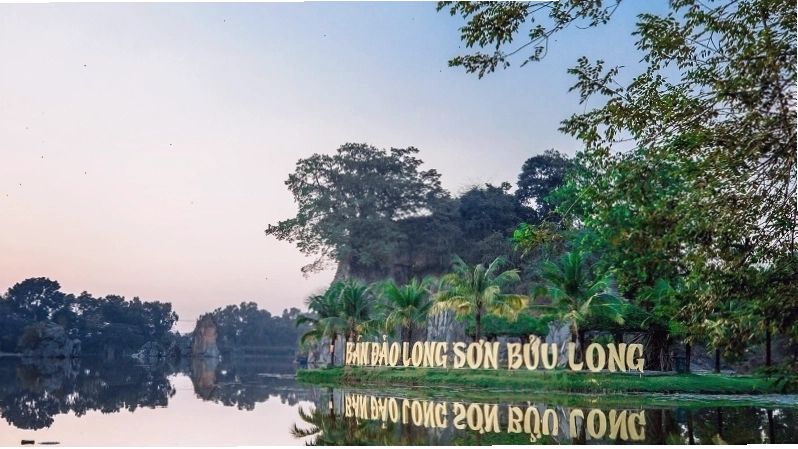 Tổng quan khu du lịch Bửu Long với cây xanh và hồ nước trong veo