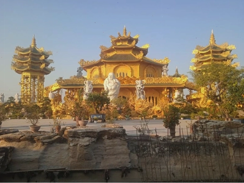 Tổng thể kiến trúc lộng lẫy của Chùa Phúc Lâm Hưng Yên