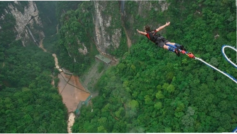 Trải nghiệm nhảy Bungee đầy mạo hiểm gần cầu kính Sa Pa