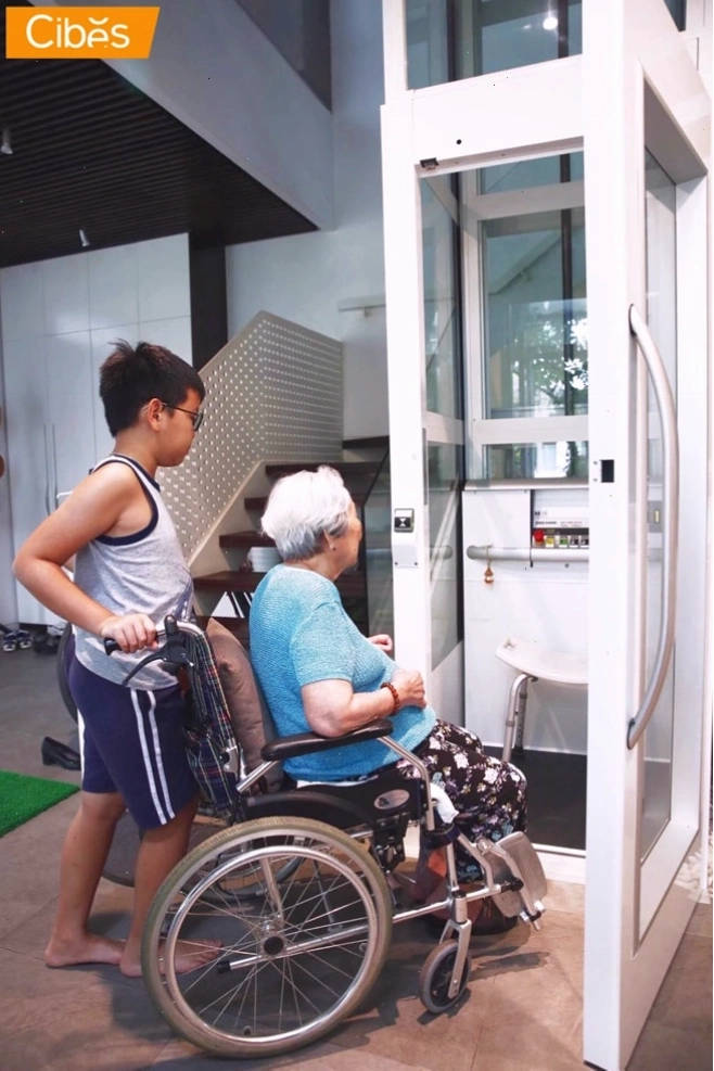 Trang bị kiến thức an toàn khi đi thang máy cho trẻ em và người cao tuổi