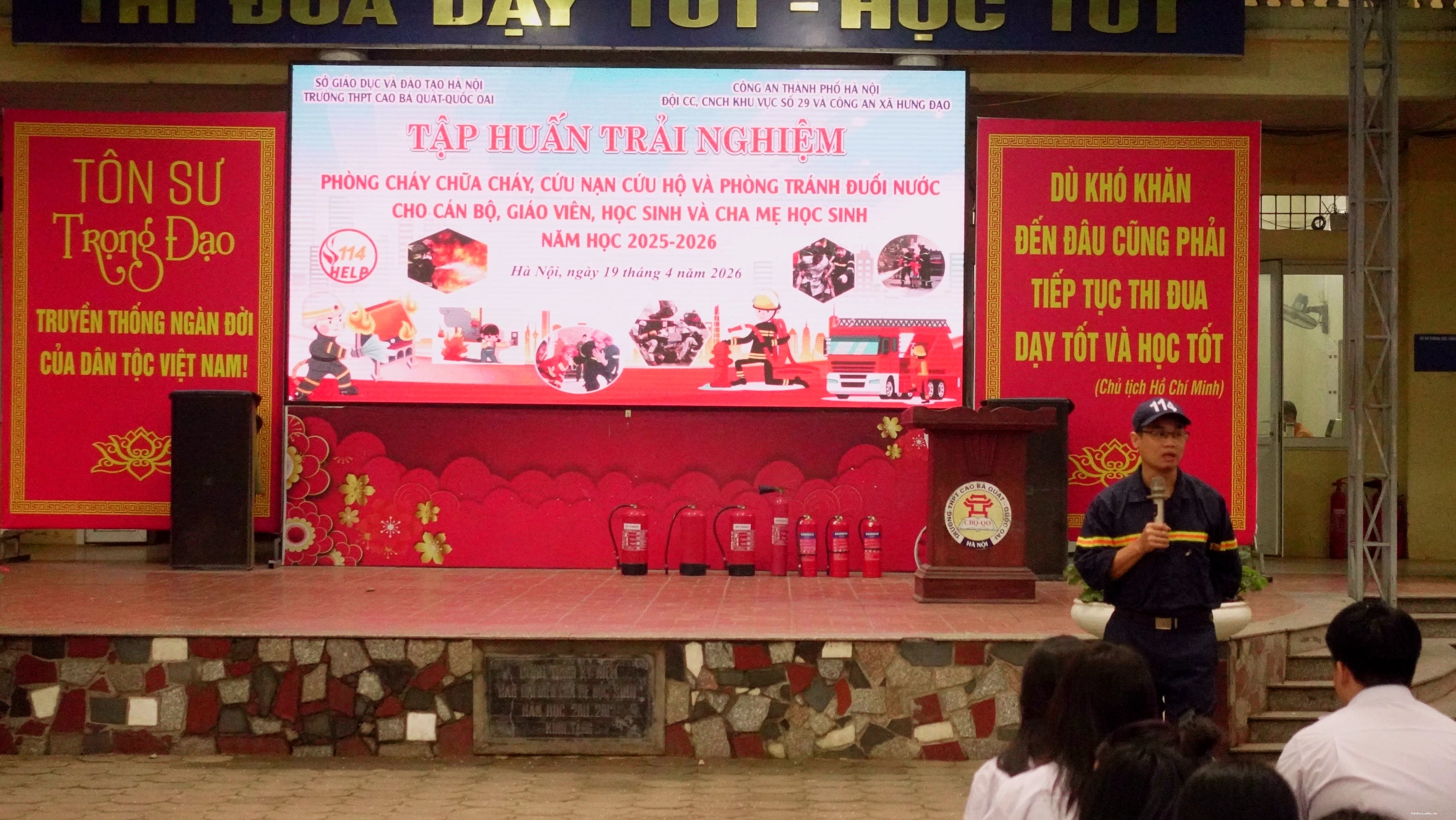 Trang sách ghi lại những bài thơ của Cao Bá Quát