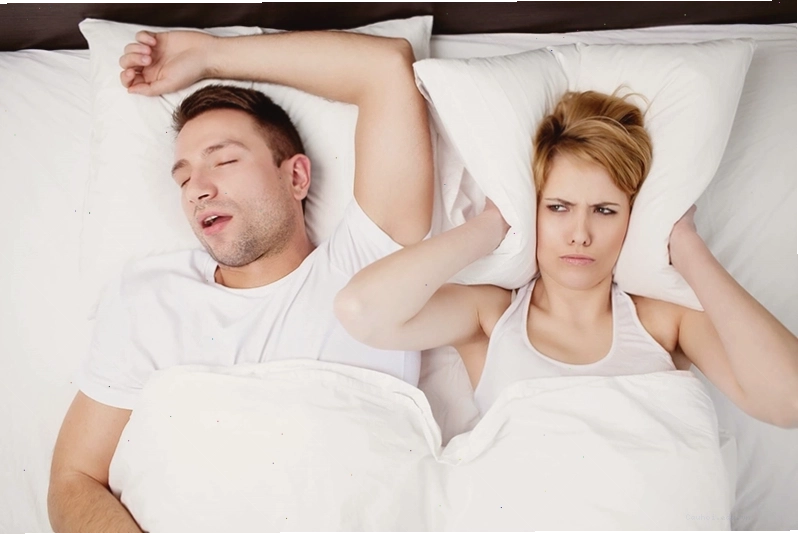Tư thế nằm ngửa và lớp mỡ thừa quanh cổ là nguyên nhân phổ biến gây ngủ ngáy