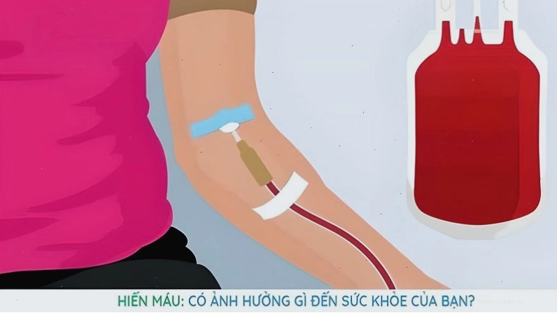 Tư vấn viên y tế giải thích về an toàn hiến máu