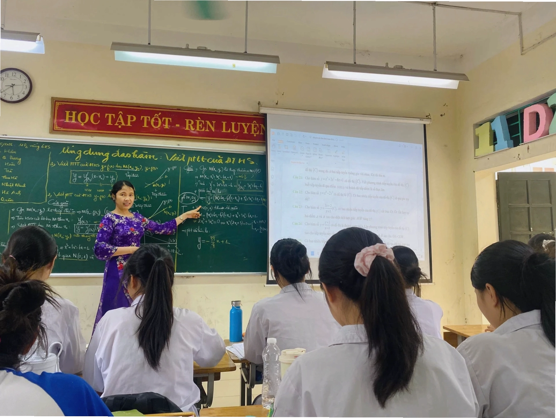 Tủn Cùi Bắp trong một khoảnh khắc đời thường