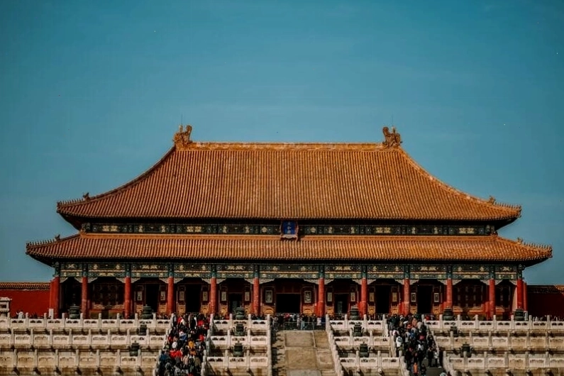 Tượng sư tử bằng đồng uy nghiêm trước cổng Tử Cấm Thành