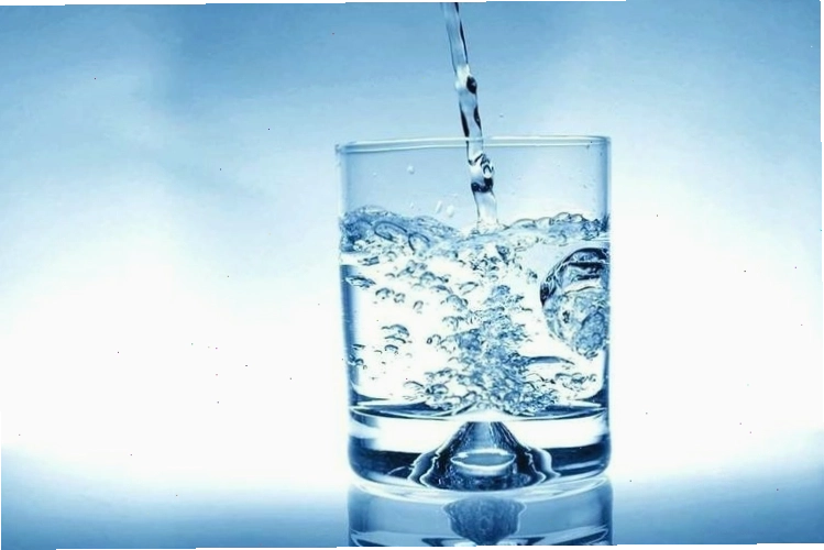 Uống nước giúp điều hòa thân nhiệt và đào thải độc tố qua mồ hôi