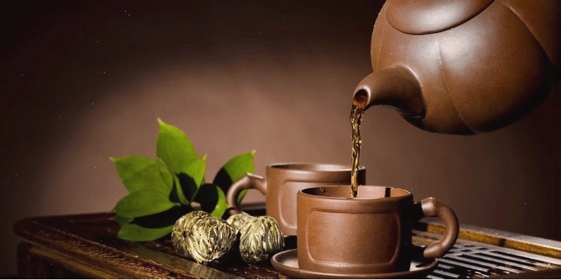 Uống trà nụ vối với lượng vừa phải, không pha quá đặc