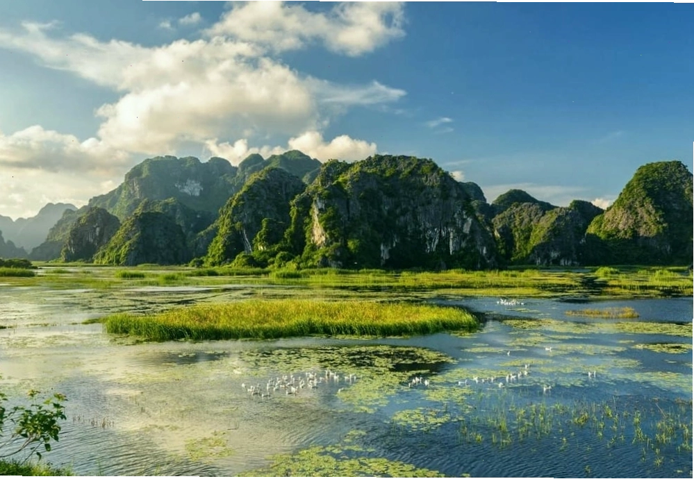Vẻ đẹp yên bình của Đầm Vân Long