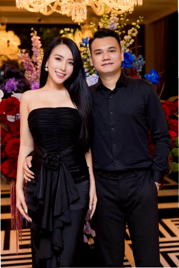 Vợ chồng nhạc sĩ Khắc Việt hạnh phúc