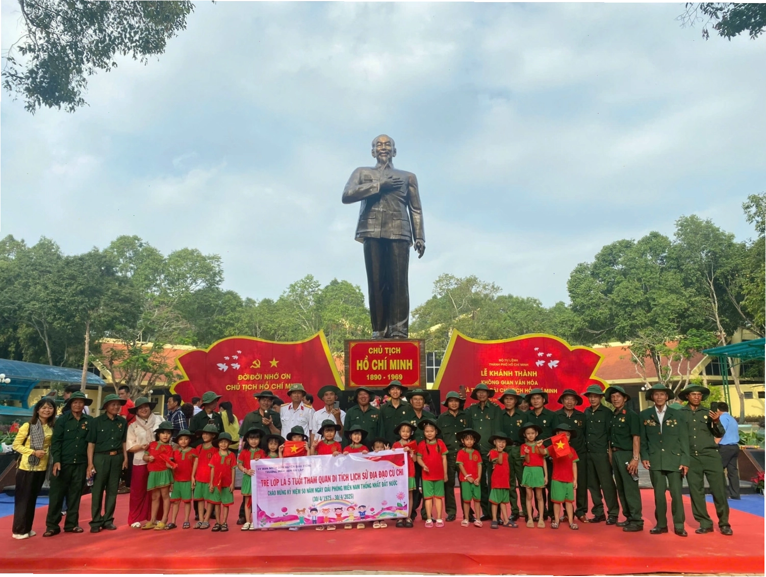 Chuyến tham quan thực tế của học sinh mầm non