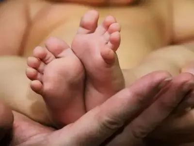 Chân trẻ sơ sinh như thế nào là bình thường? Cách nhận biết