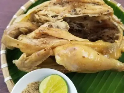 Bí quyết luộc gà ngon da vàng, thịt ngọt, không bị nứt