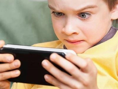 10 tác hại khôn lường khi dùng điện thoại quá nhiều