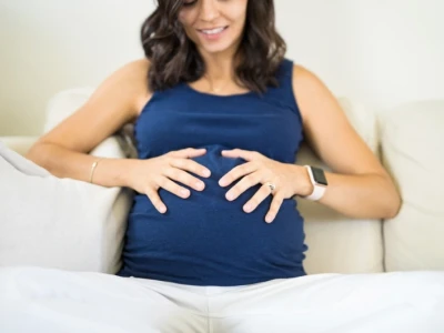 Giải mã lý do thai nhi chỉ đạp bên phải và những điều mẹ bầu cần biết