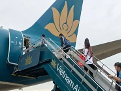 Hướng dẫn đi máy bay Vietjet lần đầu: Thủ tục đầy đủ