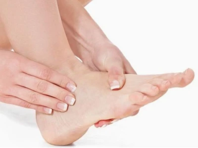 Tại sao hay bị tê chân? Nguyên nhân, triệu chứng và cách khắc phục