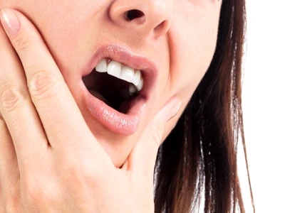 Vì sao răng bị ê buốt và cách xử lý hiệu quả