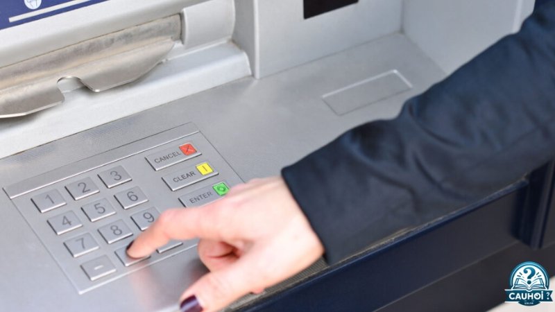 Các bước rút tiền từ máy ATM