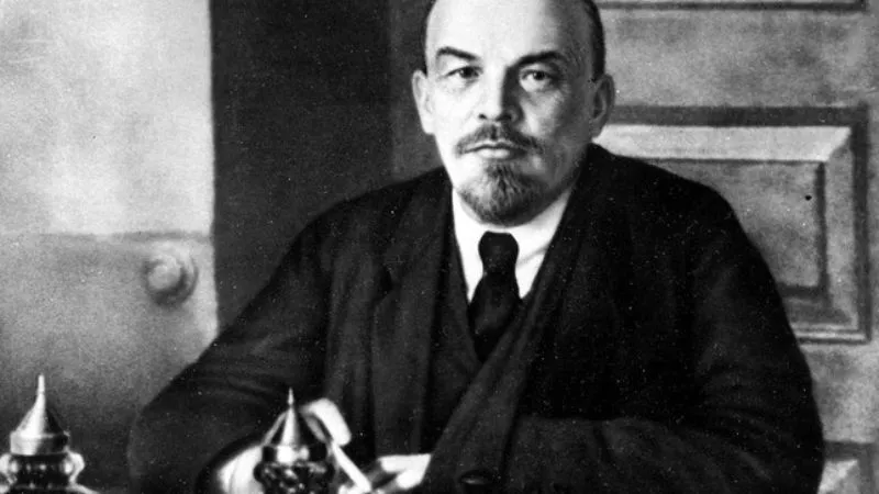 Tiểu sử của Lenin 4