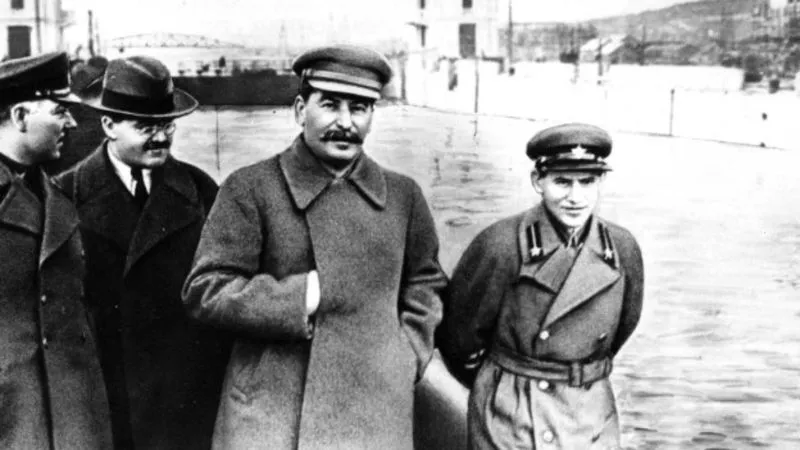 Đời tư, ngoại hình và tính cách của Stalin 9