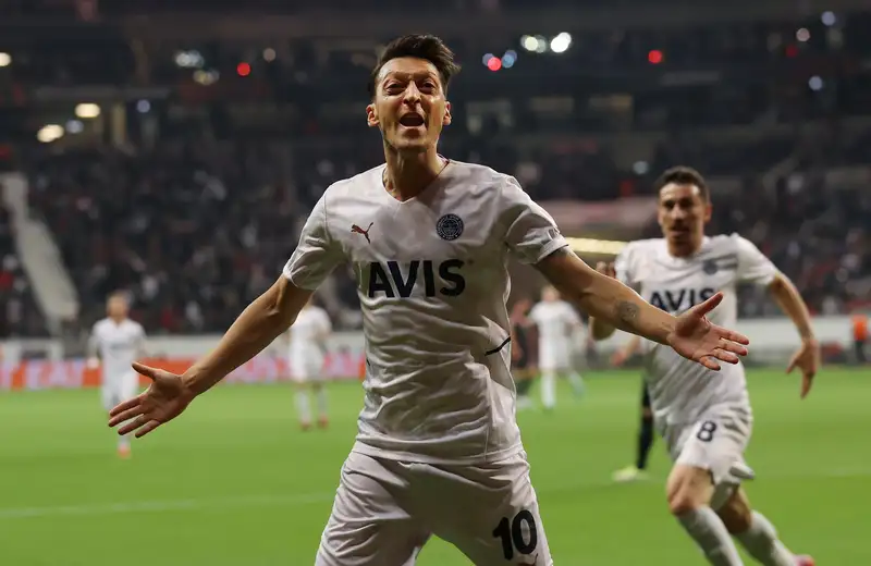 Cuộc đời và sự nghiệp của Mesut Ozil 2