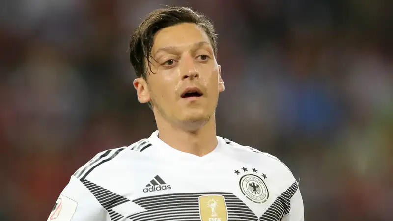 Cuộc đời và sự nghiệp của Mesut Ozil 4